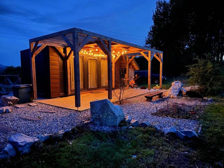 Tiny House with Mountain Views - B&B Turany