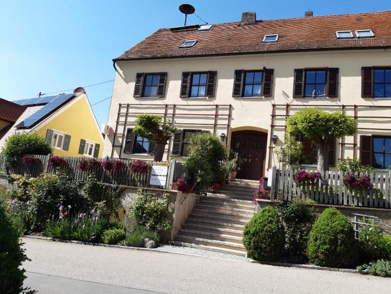 Krater Home - Ferienwohnung Hohenaltheim