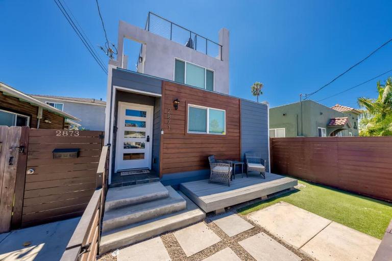 Modern Urban Escape Rooftop & Walkable Fun - B&B San Diego