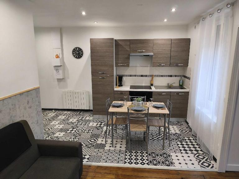 Appartement budget avec parking au centre-ville - B&B Charleville-Mézières