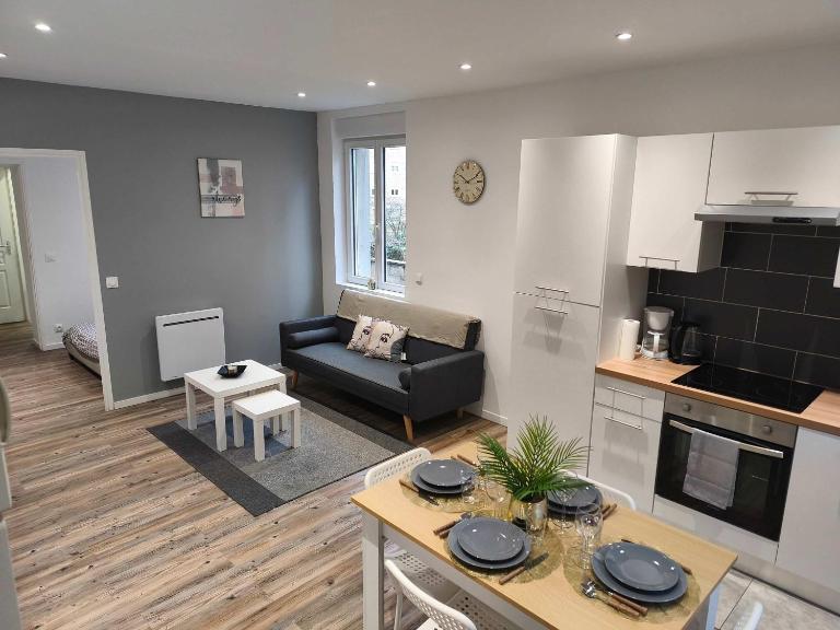 Appart budget avec parking au centre-ville - B&B Charleville-Mézières