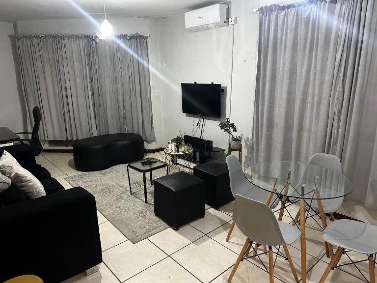 Feel At Home Cosy Apartment - B&B Gaborone