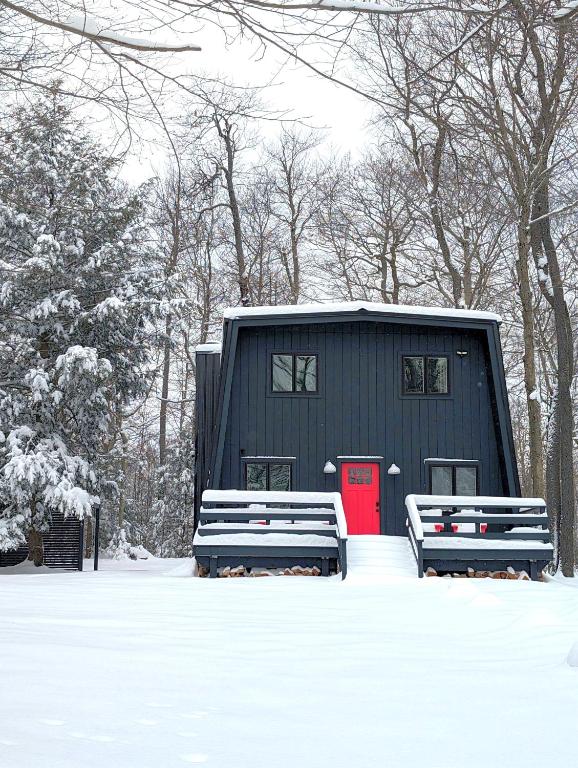 Modern chalet for 8 people with Fireplace, Hot Tub and nearby Skiing - B&B Tobyhanna