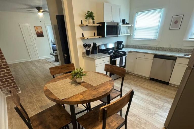 Fully Furnished Monthly Stay or Weekend Getaway - B&B Hot Springs