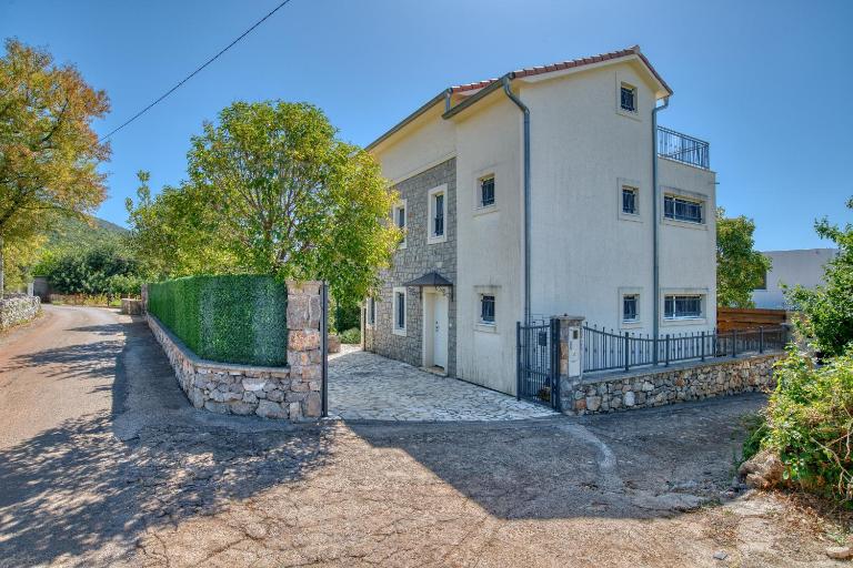 Kežman Villa Luštica - B&B Luštica