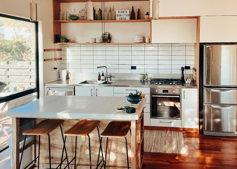 Kowhai Cabin - Serene Scandi Escape in Hokitika - B&B Hokitika