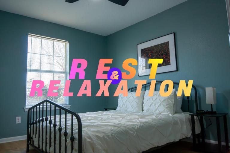 Near Kyle Field - Cottage Close to Campus - B&B College Station