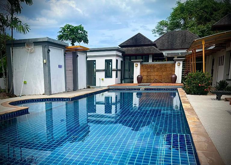 Casa Gris with Shared Pool - B&B Ban Bo Han