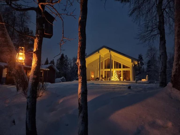 Northern lights from inside, lake, sauna,Silent Shine - Ferienwohnung Rovaniemi