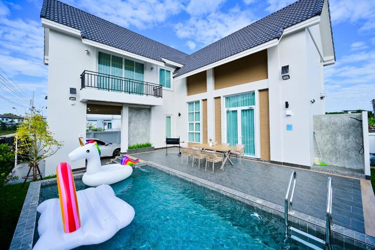 Santara Pool Villa Udon - B&B Udon Thani