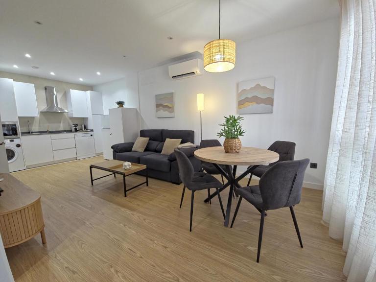 Apartamentos Picasso by gaiarooms - B&B Salamanca