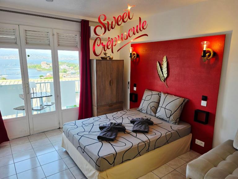 Sweet Crépuscule - Studio avec Vue Mer Imprenable & Piscine - Bed and Breakfast Les Trois-Îlets