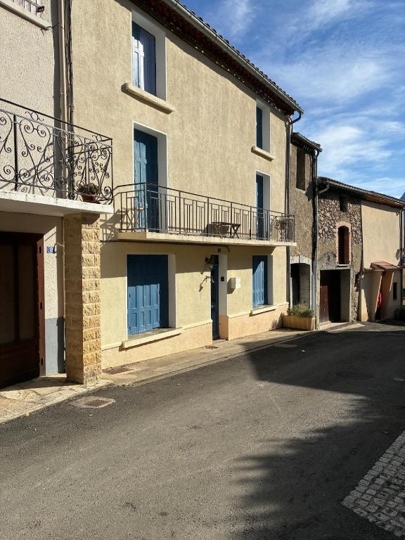 Spacious Village House in Ginoles with Garden - Bed and Breakfast Ginoles