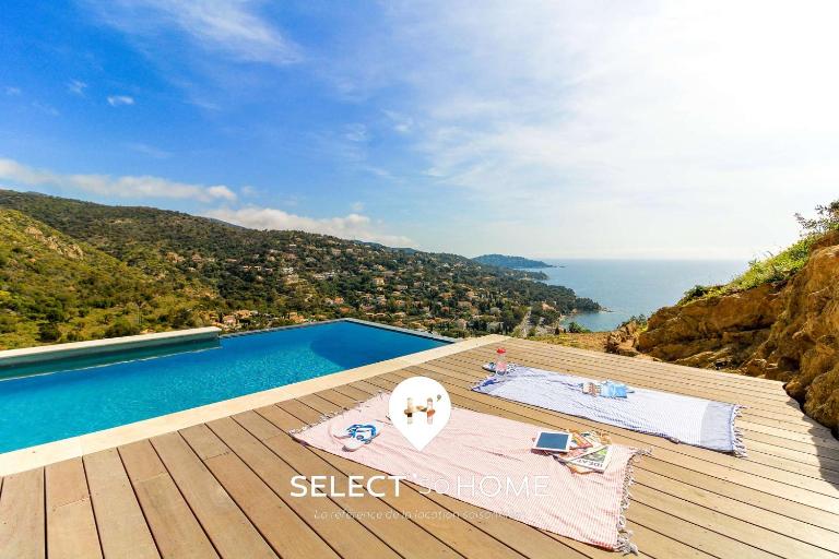 SELECT'soHOME - T2 sur les hauteurs d'Aiguebelle avec piscine privée, parking et vue mer !- ROCCA BELLA - B&B Le Lavandou