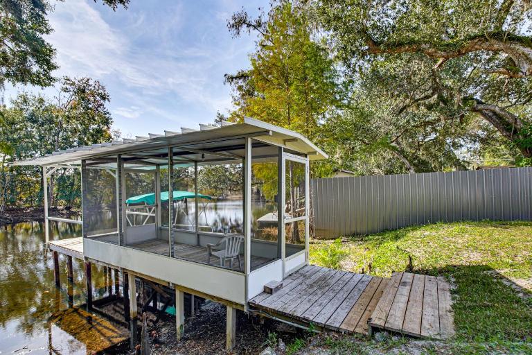 Riverfront Floral City Stay w/ Dock & Hot Tub! - Bed and Breakfast Floral City