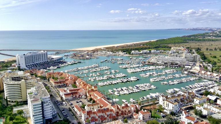 Vilamoura Marina Beach With Pool by Homing - B&B Vilamoura