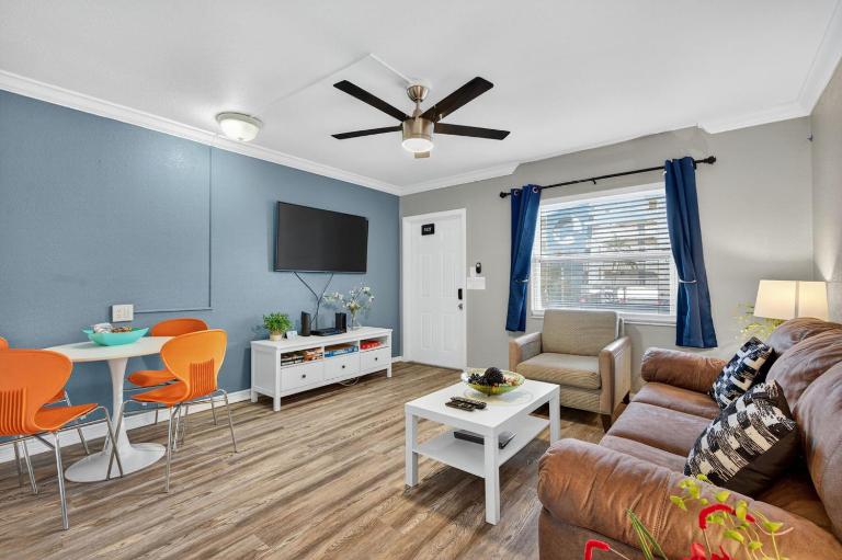 Sunset Beach Suites Unit 10 - Bed and Breakfast St. Pete Beach