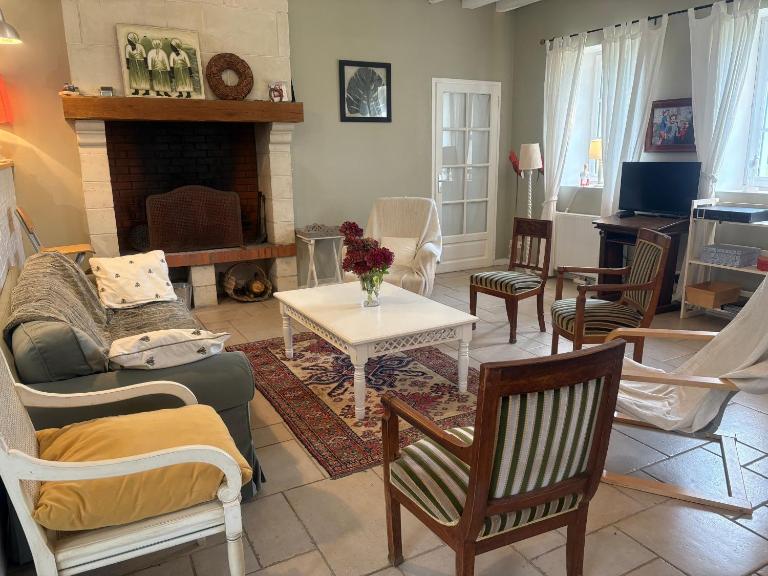 Gîte spacieux rénové en 1850 avec grand jardin, terrasse, jeux pour enfants et équipements modernes ! - FR-1-410-172 - B&B Pontvallain