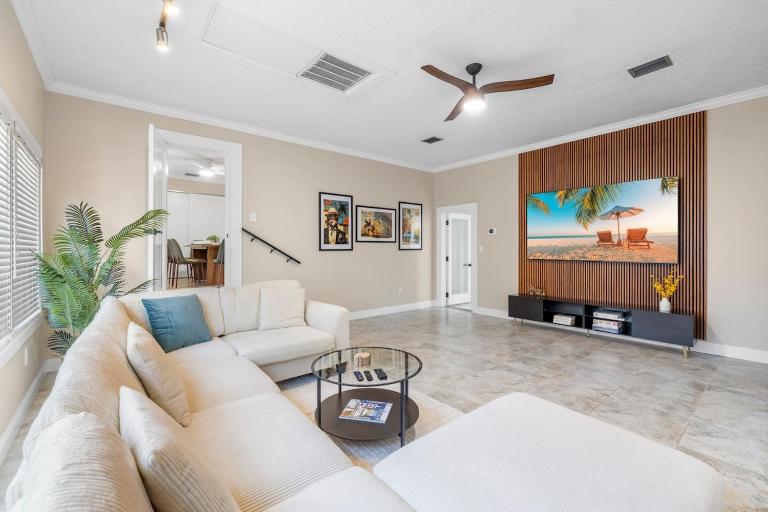 2 King Suites - Hot Tub - Large Patio - Sleeps 12 - B&B Tampa