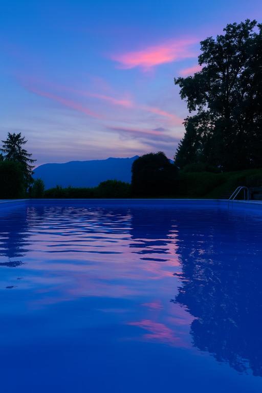 Residenza nel Verde con Piscina Vista Monti e Lago - B&B Luino