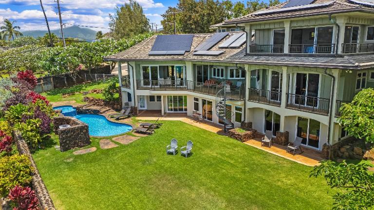 Luxury family home , walk to beach, Pool & Spa - B&B Koloa
