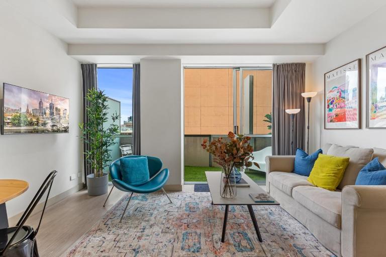 Sophisticated CBD 2-Bed Apartment by Yarra River - B&B Melbourne