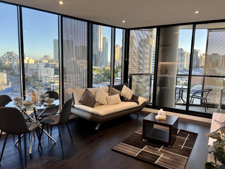 Stylish 1-Bed with Pool, Gym & Free Parking - Ferienwohnung Brisbane