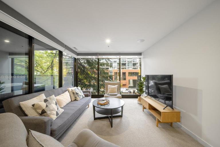 Chic Inner-City 2-Bed Abode with Pool Gym & Sauna - Ferienwohnung Canberra