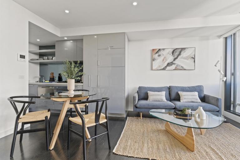 Modern 1-Bed Apartment Close to Attractions - B&B Melbourne