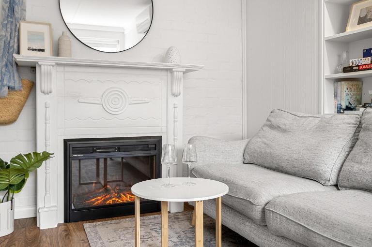 Charming 1-Bed with Fireplace by the Beach - B&B Melbourne