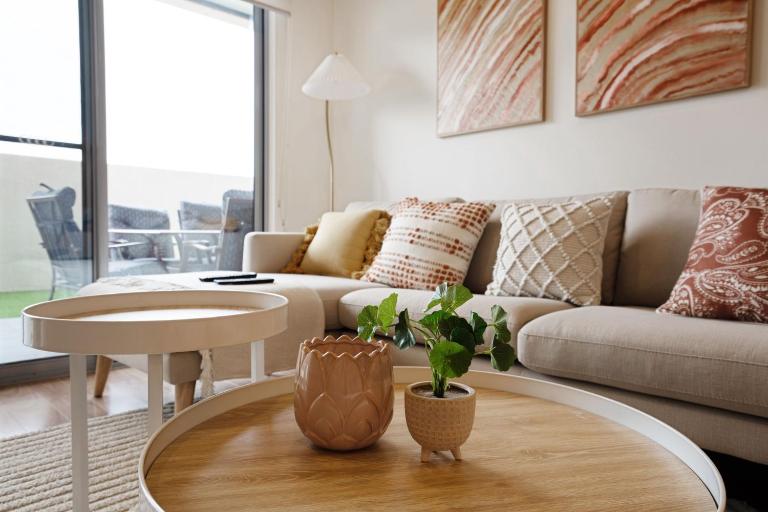 Ground Level 1-Bed: Courtyard & Alfresco Dining - Chambres d'hôtes Weston Creek