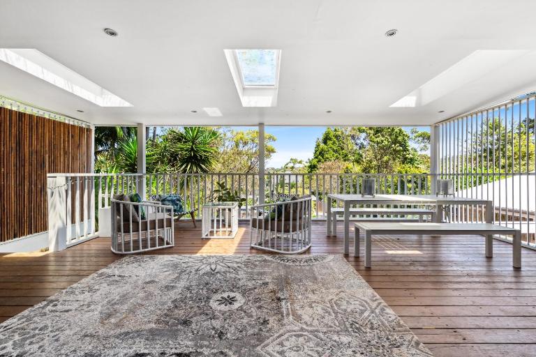 Elegant 3-Bed Home with Games Room & Balcony - B&B Sydney