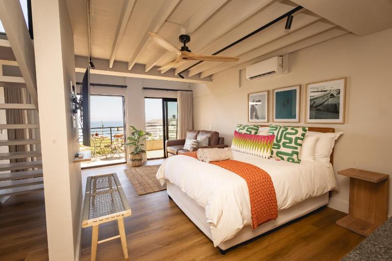 Oceanfront Duplex Apartments, Hermanus Waterfront - Chambres d'hôtes Hermanus