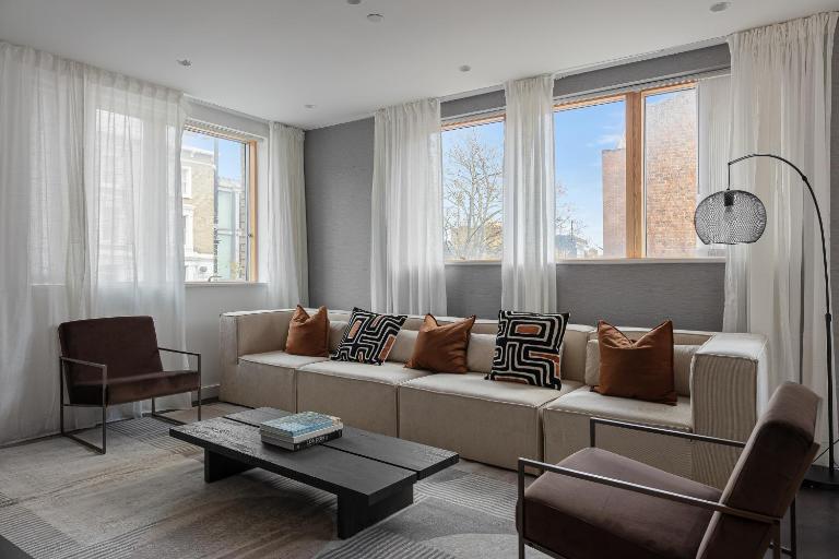 Modern 4-bd Fulham House by West Brompton Station - B&B Londra
