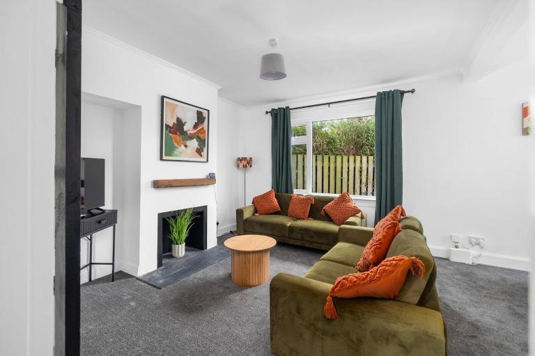 3BR Spacious Central Home in a Quiet Location in Montrose - B&B Montrose