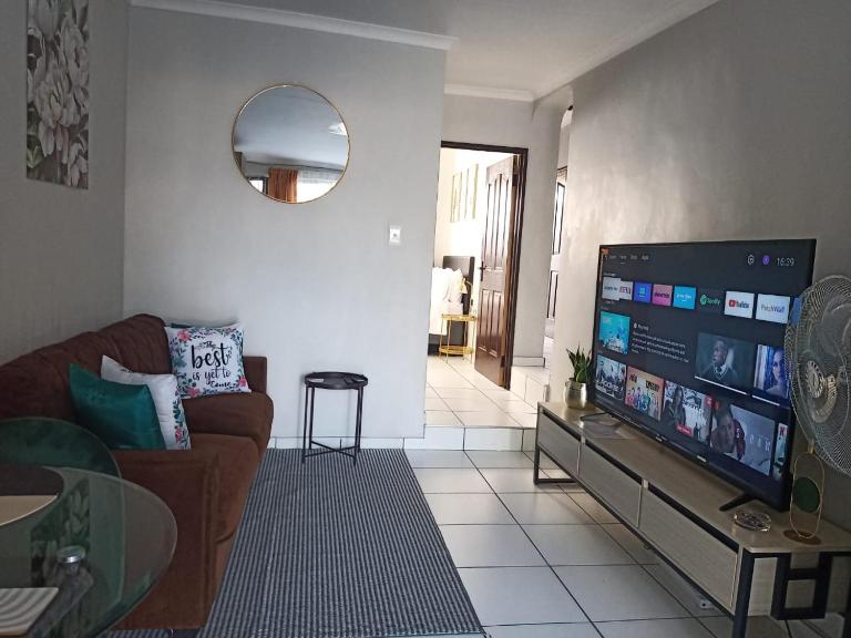 Sandalion Cottage near OR Tambo Airport & Greenstone - Bed and Breakfast Edenvale
