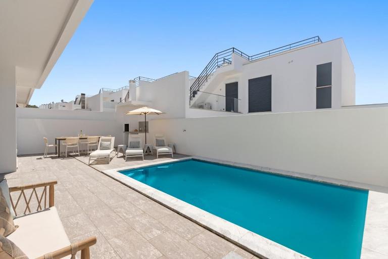Modern Villa with Private Pool Near Baleal Beach - B&B Atouguia da Baleia