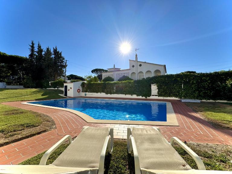 Vilamoura Brightness Apartment with Pool by Homing - B&B Vilamoura