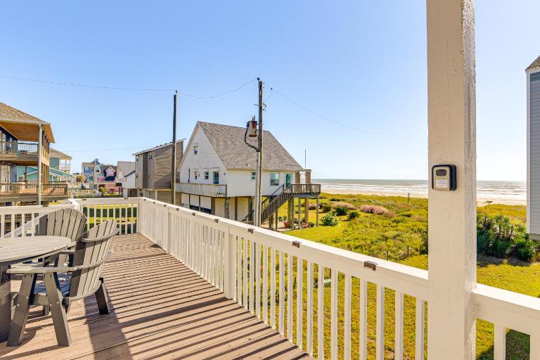 Walk to Beach: Ocean-View Family Home in Galveston - Ferienwohnung Galveston