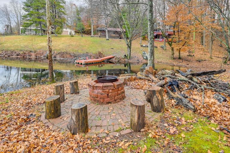Lake Malone Cabin Getaway! Dock, Fire Pit, Grill - B&B Dunmor