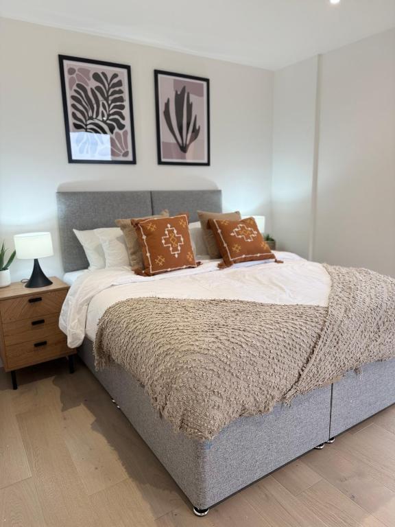 New build - king bed - Fast Wi-Fi - Zone 2 - B&B London