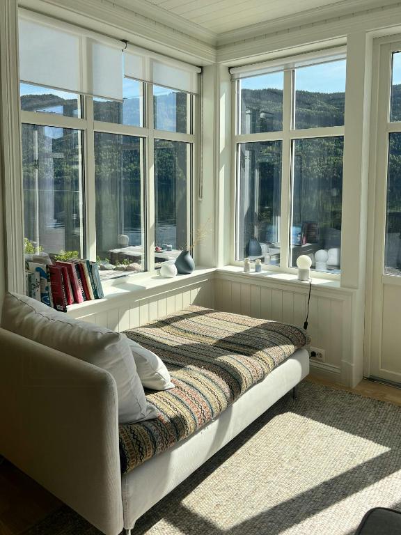 Cabin By Telemark Canal With Private Beach - B&B Høydalsmo