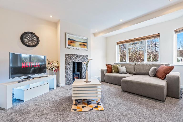 Short and Long Stay 2 Bedroom - Free Parking - Fast WiFi - Chambres d'hôtes Thames Ditton