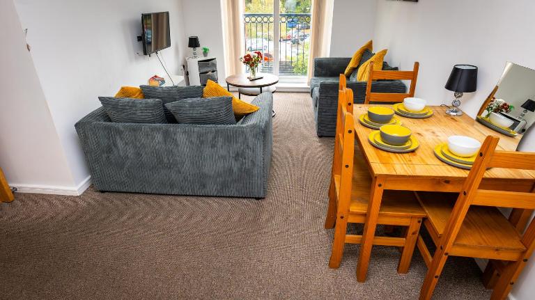 Greenings Apt Warrington - 2 Bed with FREE off road Parking & Wifi - Ferienwohnung Warrington