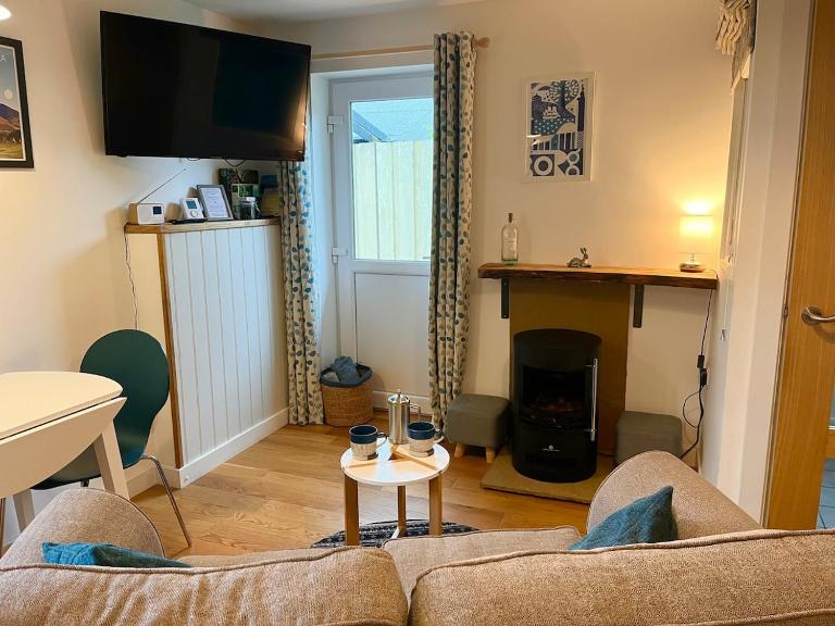 Handy for Lake District, detached property - Bed and Breakfast Penruddock
