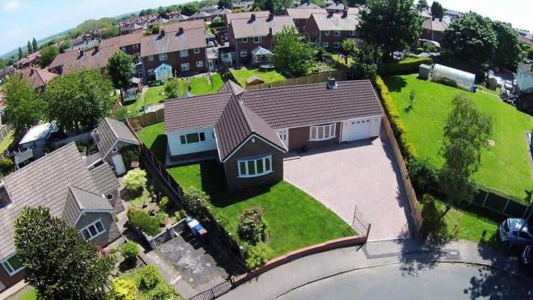 Spacious modern three Bedroom Bungalow ample parking - Ferienwohnung Darfield