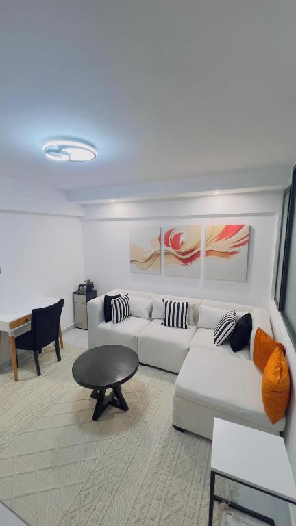 Cozy apartment in Westlands near Sarit & GTC with Rooftop Gym- longstay Disc - B&B Nairobi