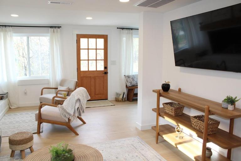 Lake House get away - B&B Whitsett