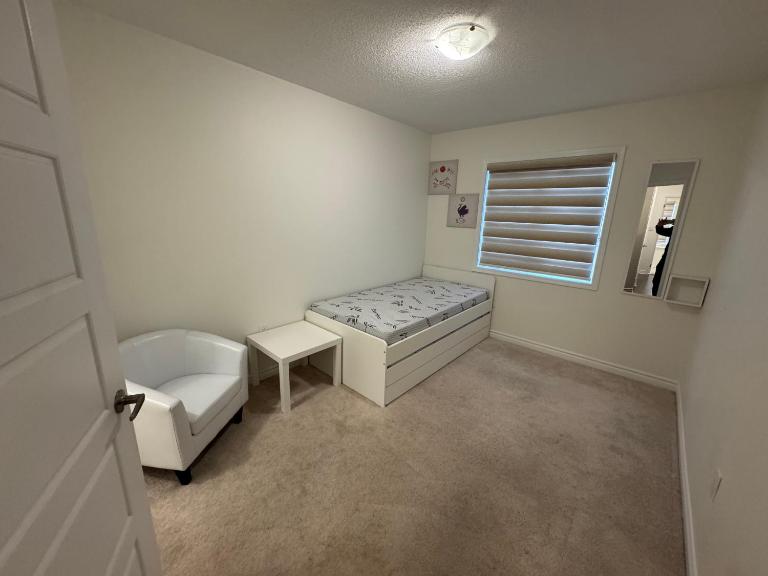 Fully furnished 3BR, 3WR entire two storey with unfinished basement- Ford Milton , ON Canada - Bed and Breakfast Milton