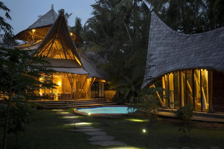 Cacao House 4bds Eco Bamboo House, pool, near Green School Bali - B&B Bringkit